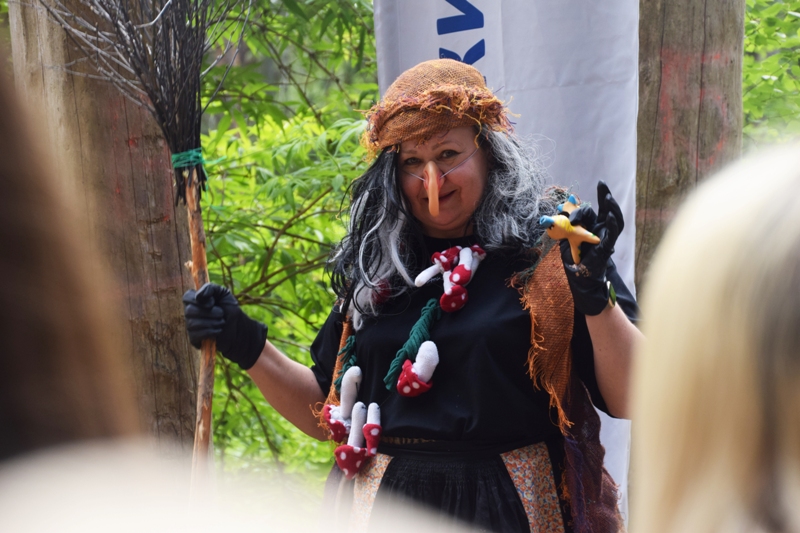 Торжественное открытие Избушки Бабы Яги в «Ново Кавголовском лесопарке»
