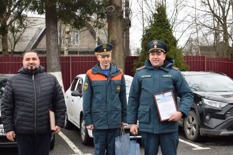 Олег Анатольевич Иванов поздравил сотрудников пожарной части с наступающим праздником пожарной охраны Российской Федерации