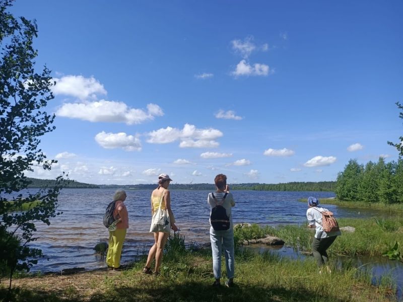 Сегодня участники прогулки с Ольгой Усовой посетили «Тропу здоровья» вокруг озера «Хепоярви»